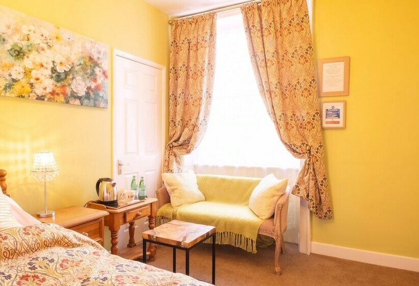 بنسيون The Tudor Rose