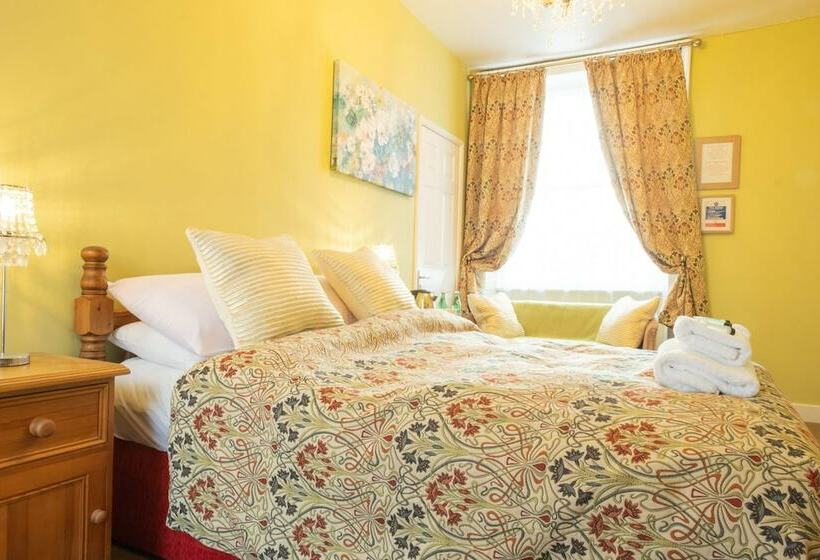 بنسيون The Tudor Rose