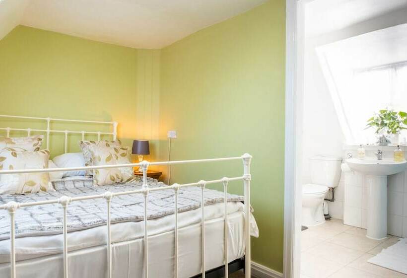 بنسيون The Tudor Rose