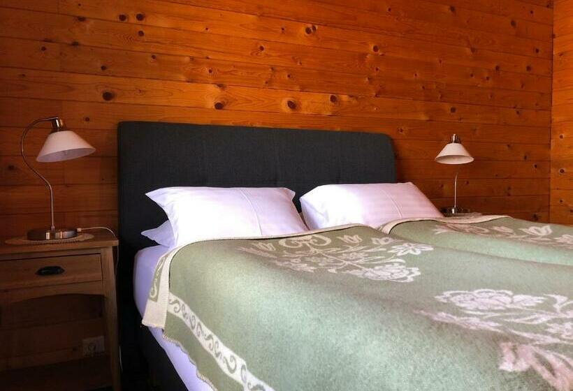 پانسیون Vogafjós Farm Resort