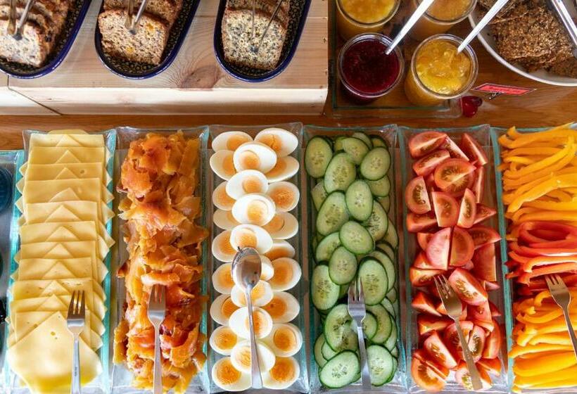 پانسیون Vogafjós Farm Resort