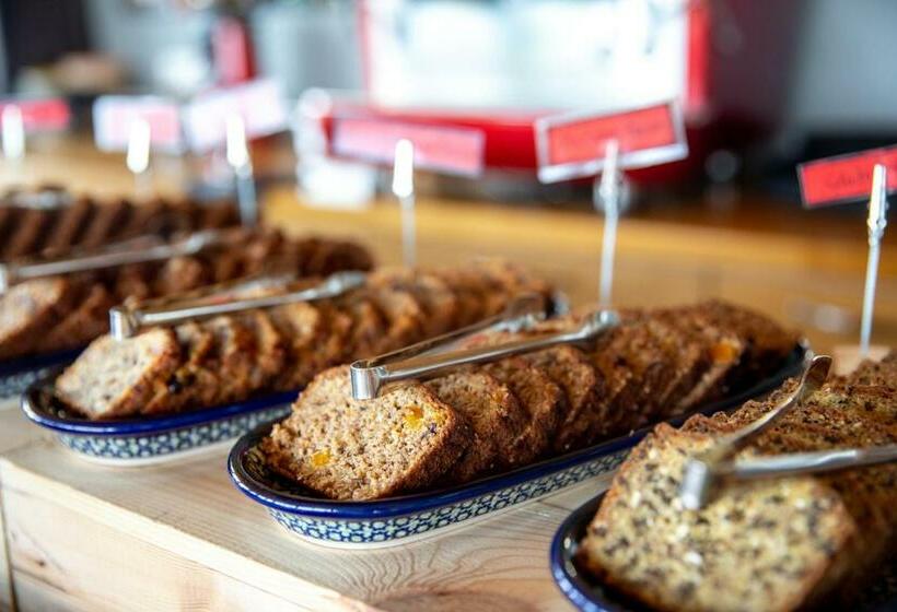 پانسیون Vogafjós Farm Resort