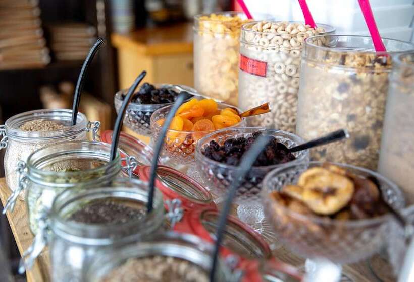 پانسیون Vogafjós Farm Resort