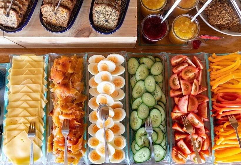 پانسیون Vogafjós Farm Resort