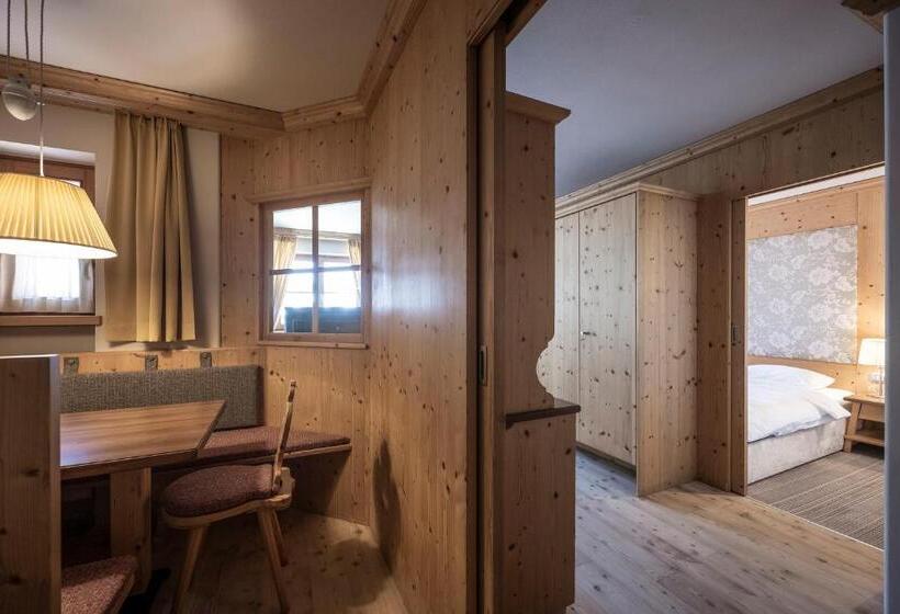 Post Alpina  Family Mountain Chalets