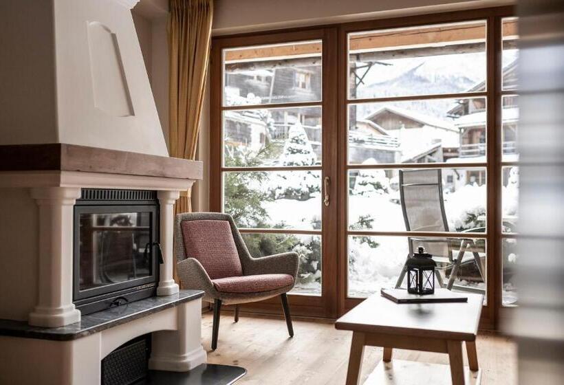 Post Alpina  Family Mountain Chalets