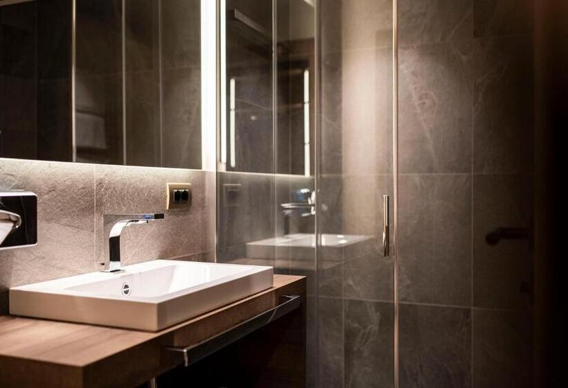 Post Alpina  Family Mountain Chalets