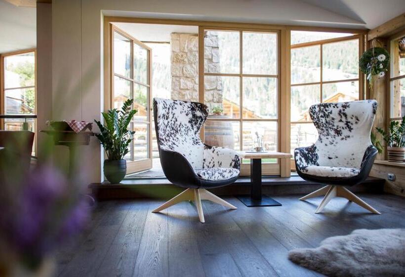 Post Alpina  Family Mountain Chalets