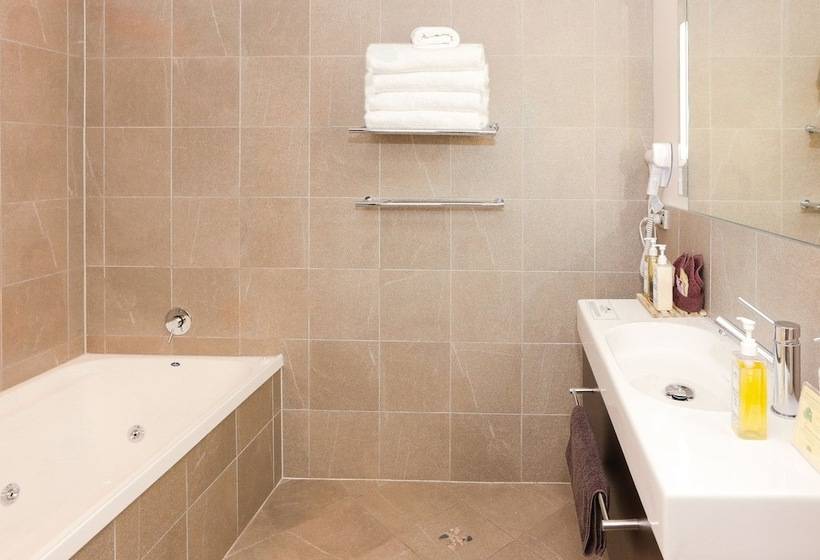 Village Lake Apartments