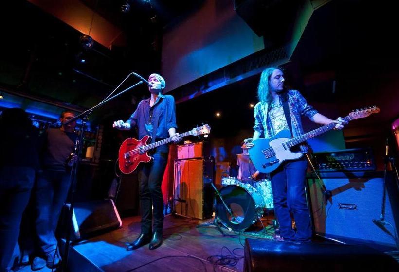 호스텔 Albani Bar Of Music