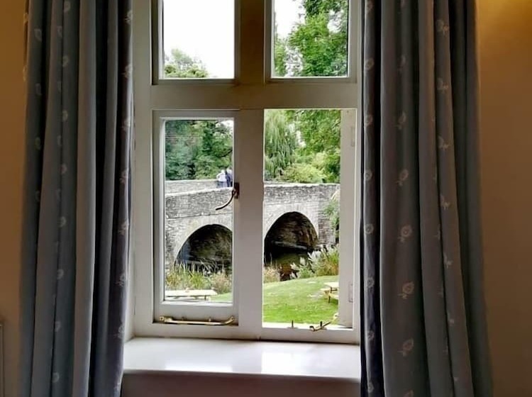 فندق صغير The Lion