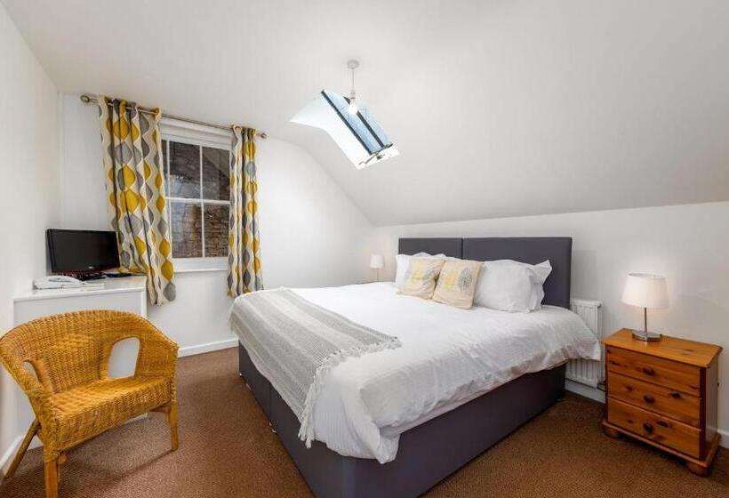 צימר Muncaster Castle Coachman's Quarters