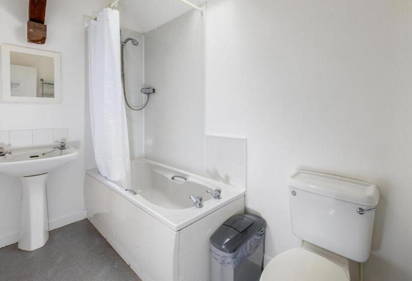 민박 Muncaster Castle Coachman's Quarters