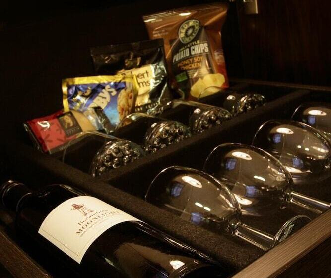 Carlyle Suites & Apartments