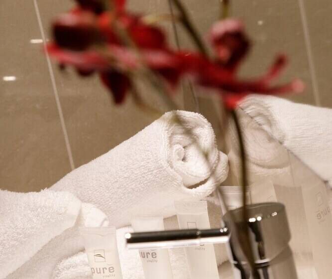 Carlyle Suites & Apartments