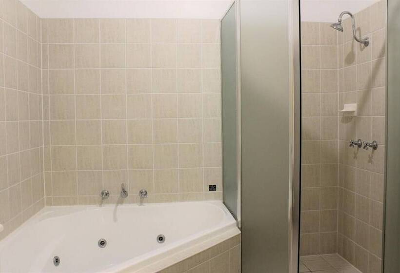 Carlyle Suites & Apartments