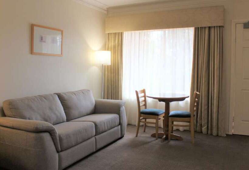 Carlyle Suites & Apartments