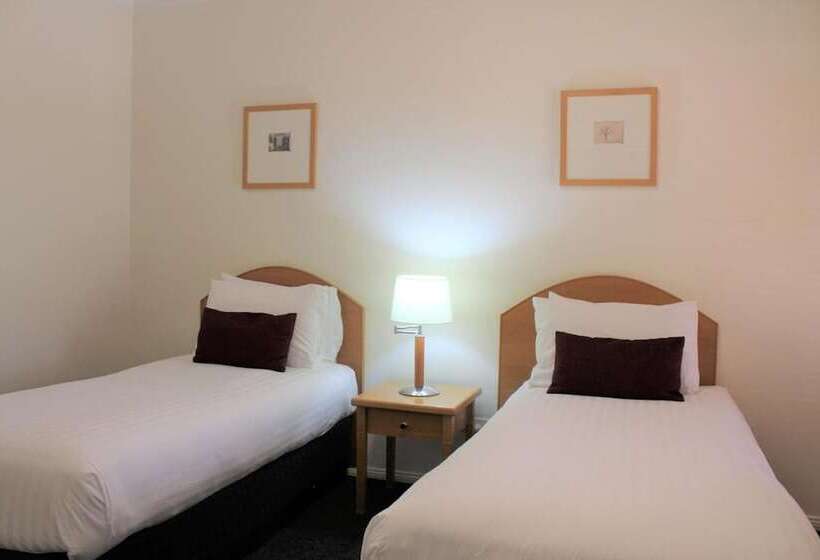 Carlyle Suites & Apartments