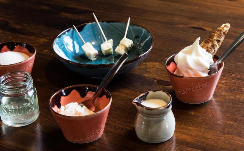 Farmhotel Efstidalur