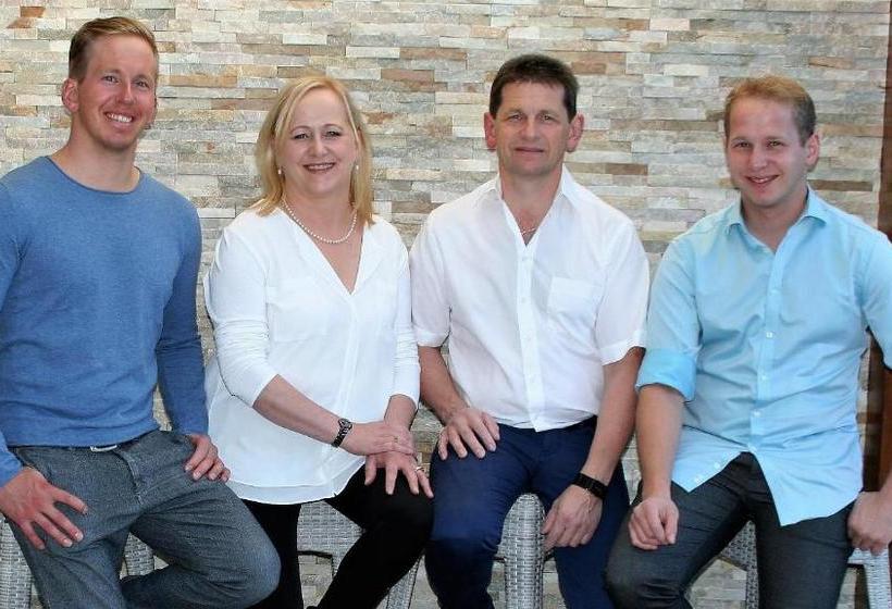 Restaurant   Café   Pension Hassler