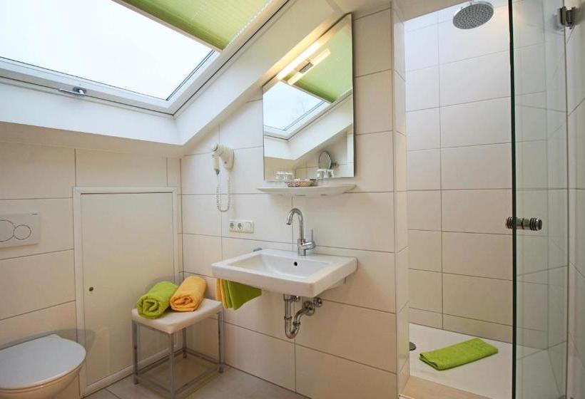 Hilleprandt Adults Only