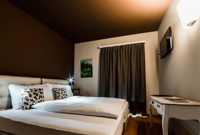 ペンション Biobistro Semadeni