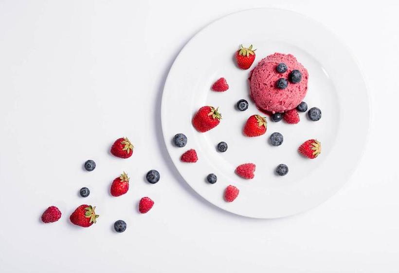 ペンション Biobistro Semadeni