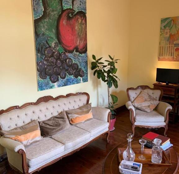 پانسیون Chalet Relogio Guesthouse