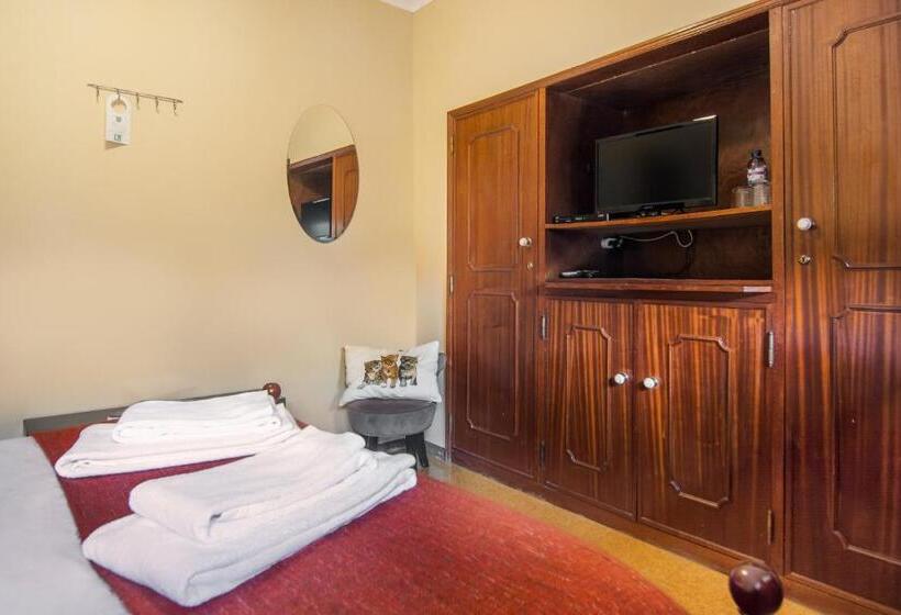 پانسیون Chalet Relogio Guesthouse