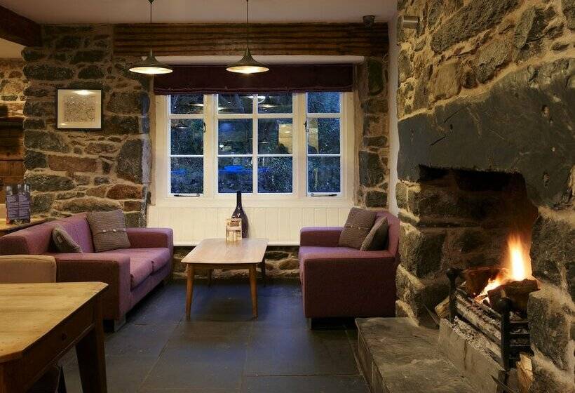 ペンション Cross Foxes  Bar Grill Rooms