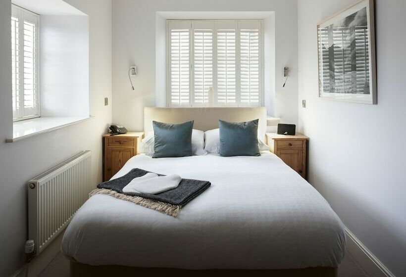 Пансион Cross Foxes  Bar Grill Rooms