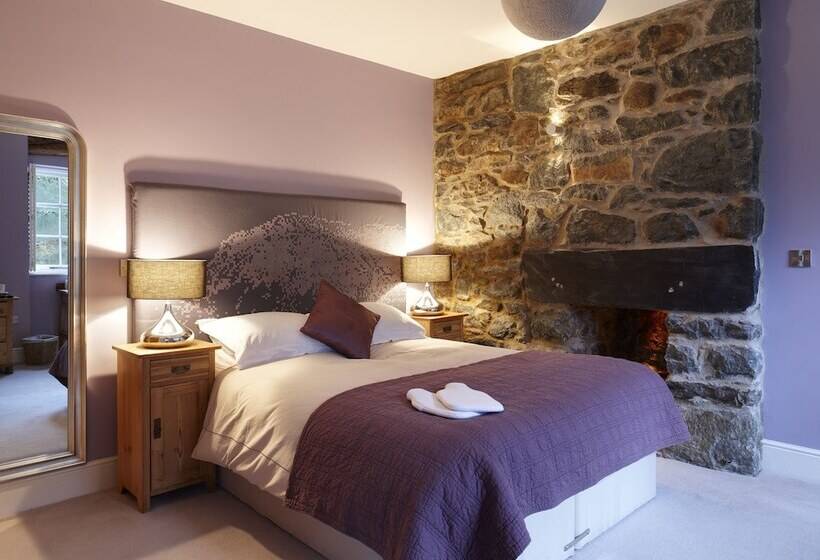 ペンション Cross Foxes  Bar Grill Rooms