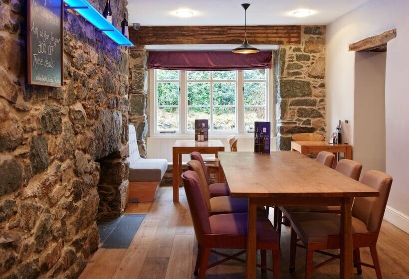 펜션 Cross Foxes Bar Grill Rooms