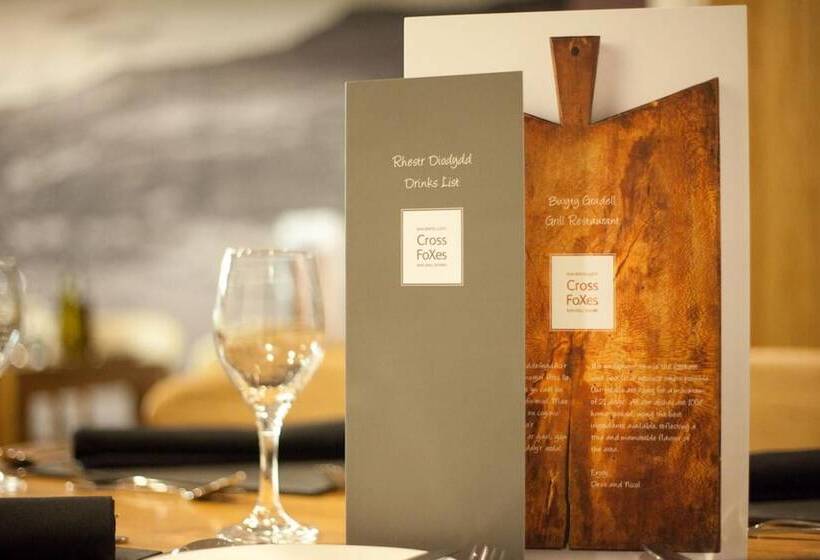 ペンション Cross Foxes  Bar Grill Rooms