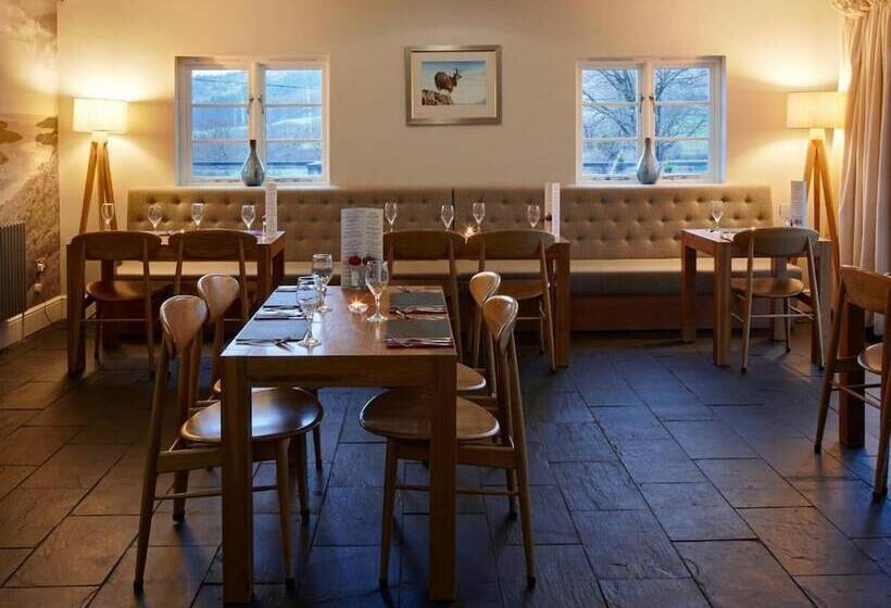 ペンション Cross Foxes  Bar Grill Rooms