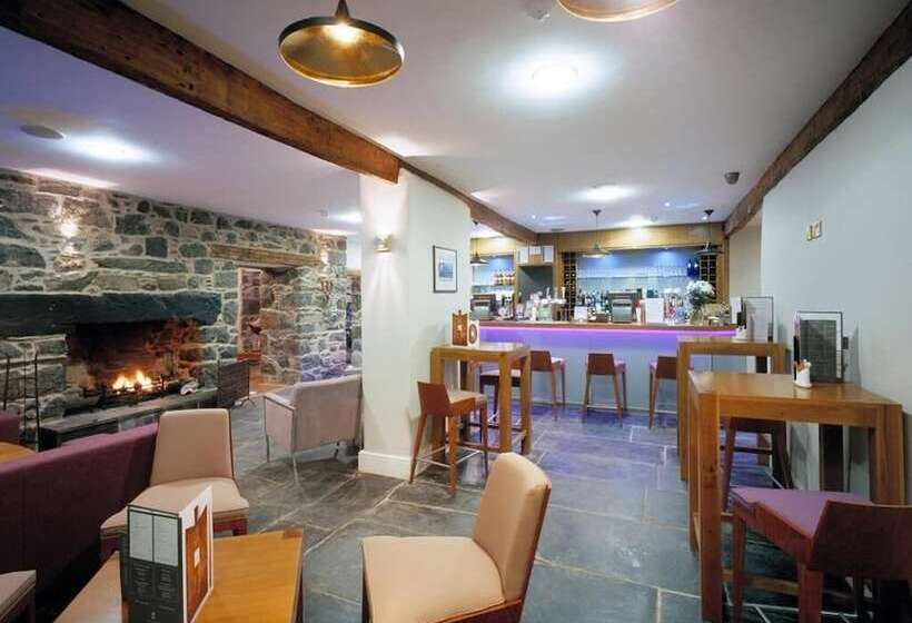 펜션 Cross Foxes Bar Grill Rooms