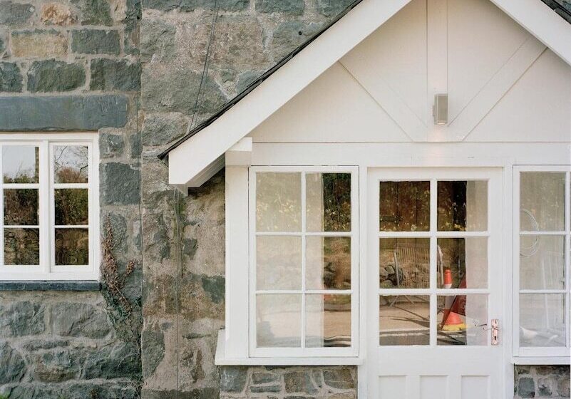 Пансион Cross Foxes  Bar Grill Rooms