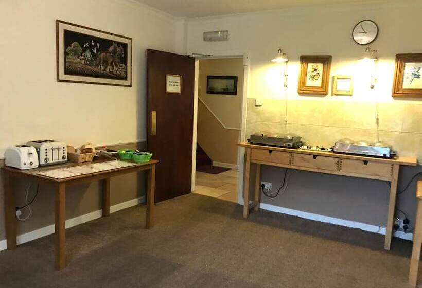 פנסיון Distillery Guest House