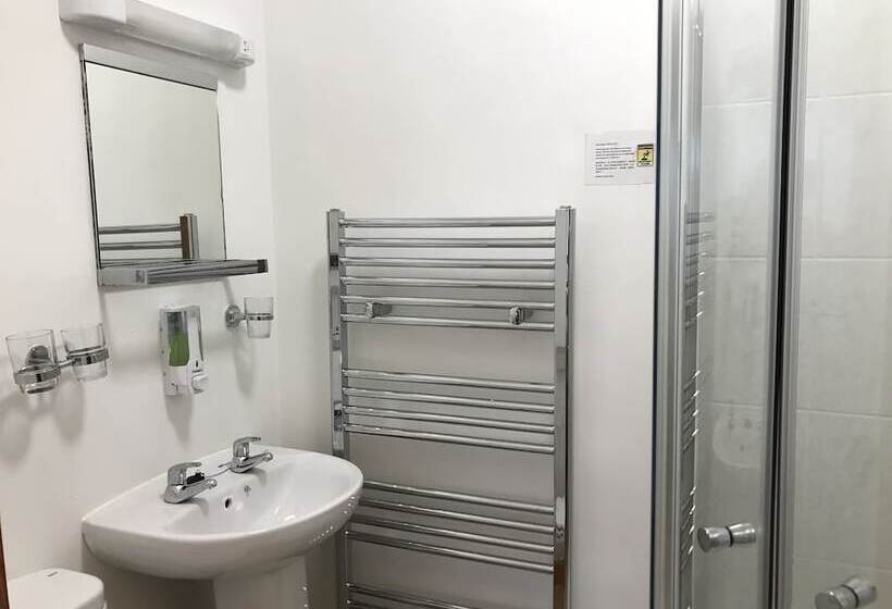 פנסיון Distillery Guest House