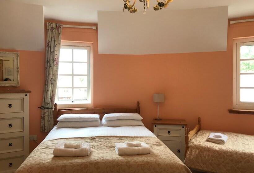 פנסיון Distillery Guest House