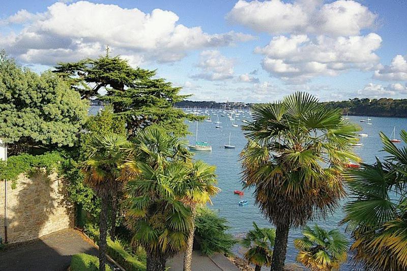 بنسيون Gites De La Cote D'emeraude