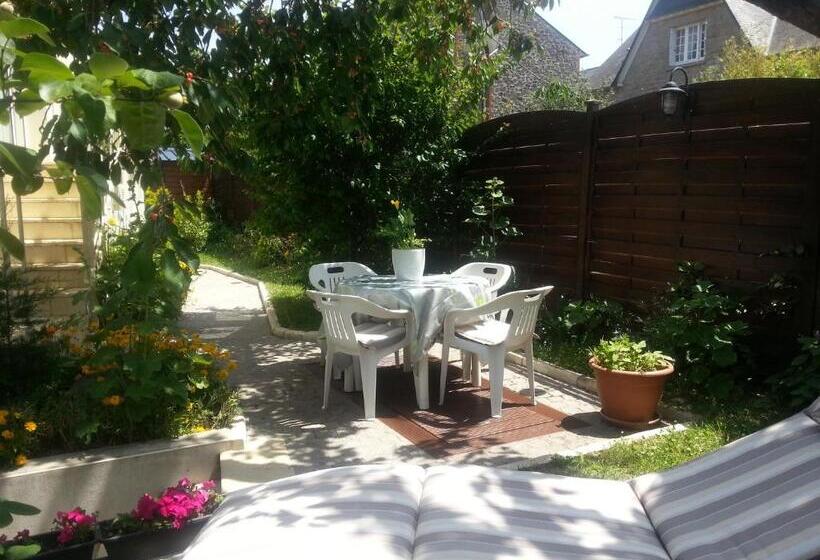 بنسيون Gites De La Cote D'emeraude