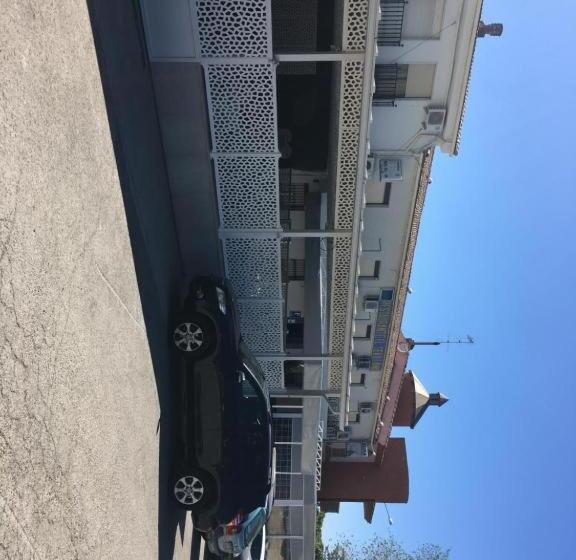 پانسیون Hostal El Sevillano
