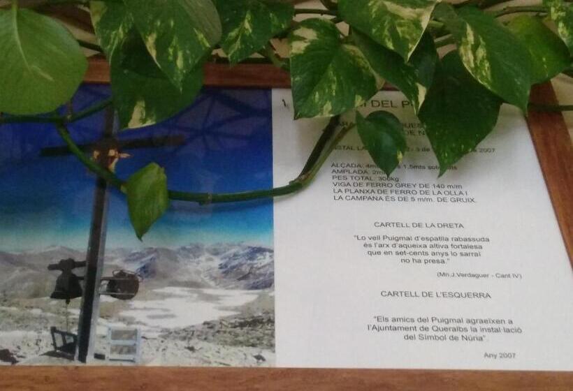 펜션 Hostal Les Roquetes