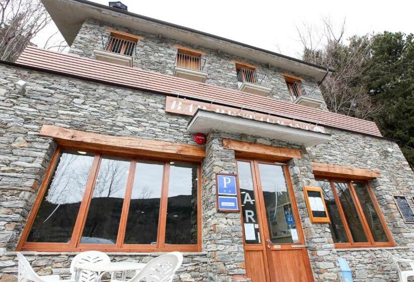 펜션 Hostal Les Roquetes