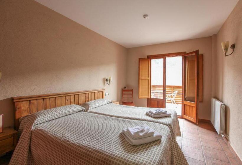 펜션 Hostal Les Roquetes