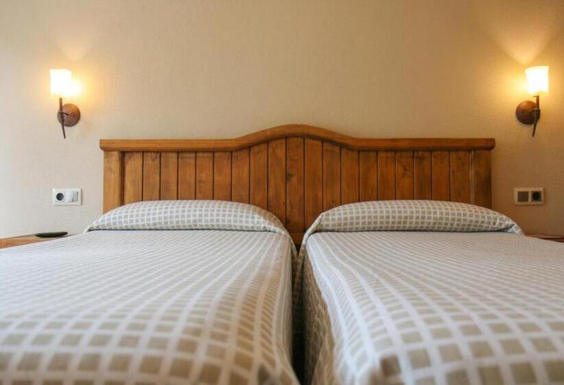 펜션 Hostal Les Roquetes