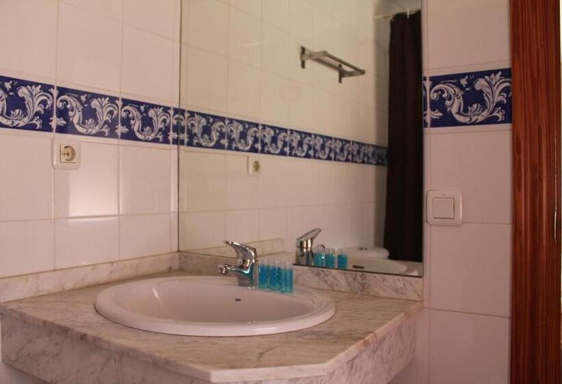 פנסיון Hostal Sabana