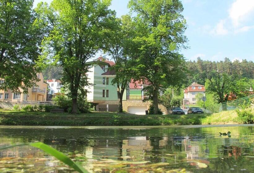 膳宿费 Penzion Stella