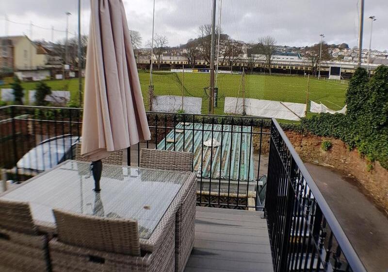 پانسیون The Ashleigh